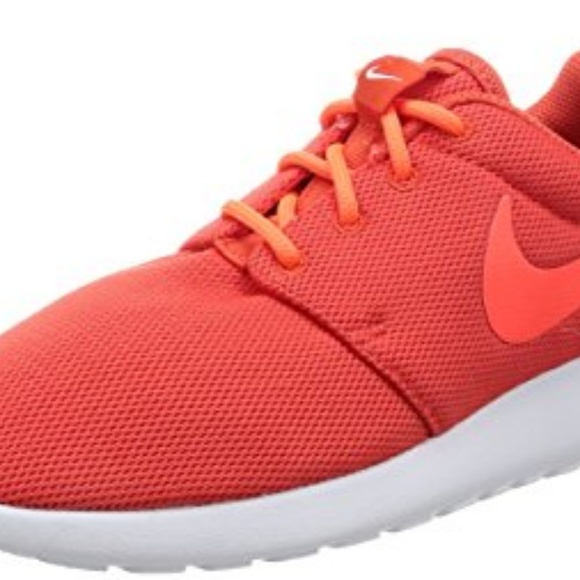 Nike Shoes - Nike Roshe One